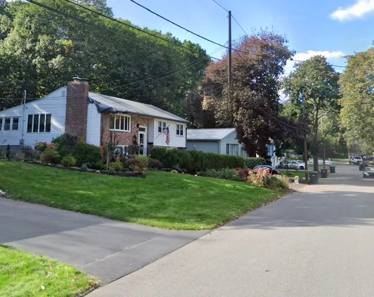 114 Chickering Rd