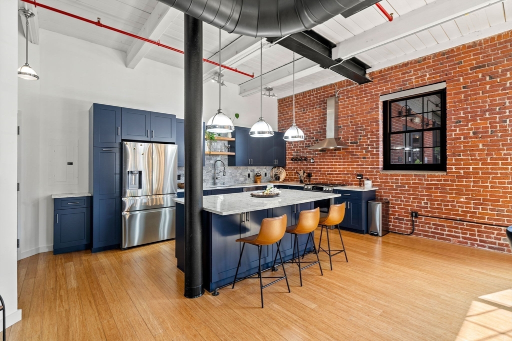 406 Lincoln St 201