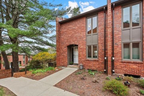 Photo of 8 Sutton Ct #8, Amherst, MA 01002 (MLS # 73508849)