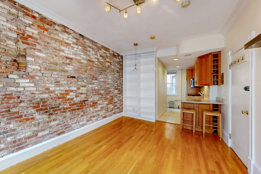 11 Irving St 4