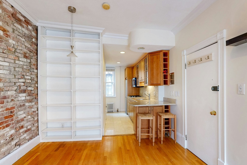 11 Irving St 4