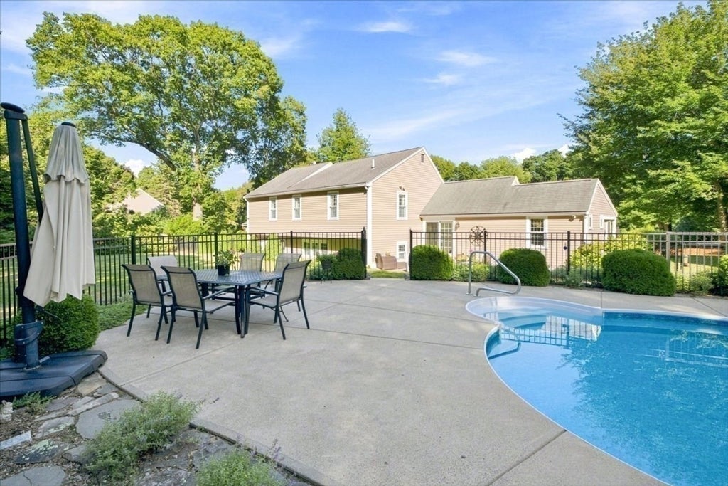 3 Copper Beech Dr