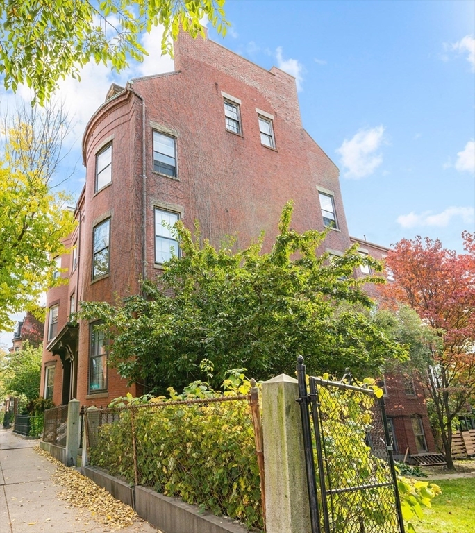 46 High St