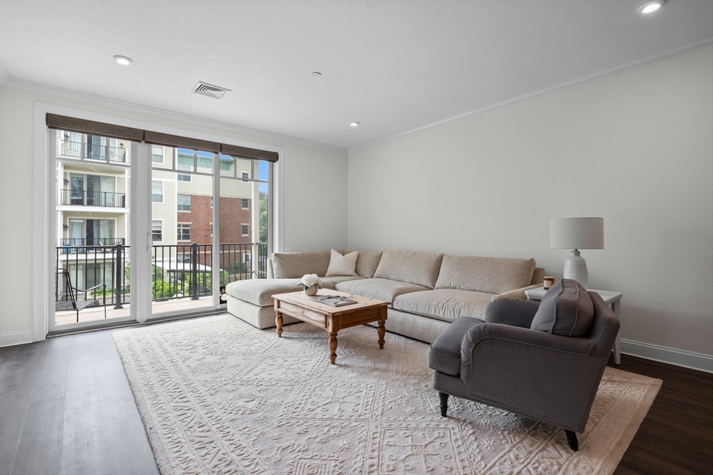 69 Foundry St 305