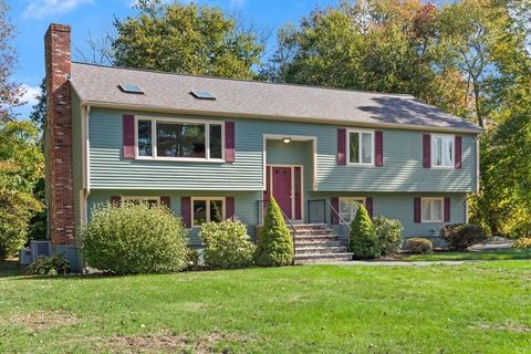 139 Clover Ln Stoughton MA 02072