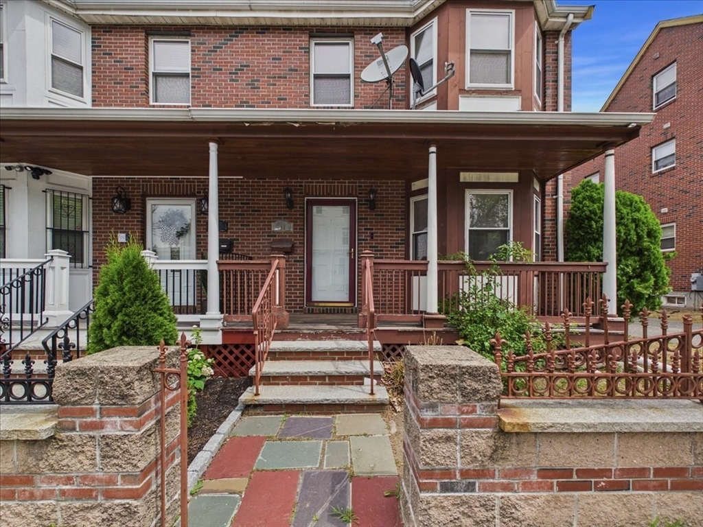 11 Woodrow Ave 11