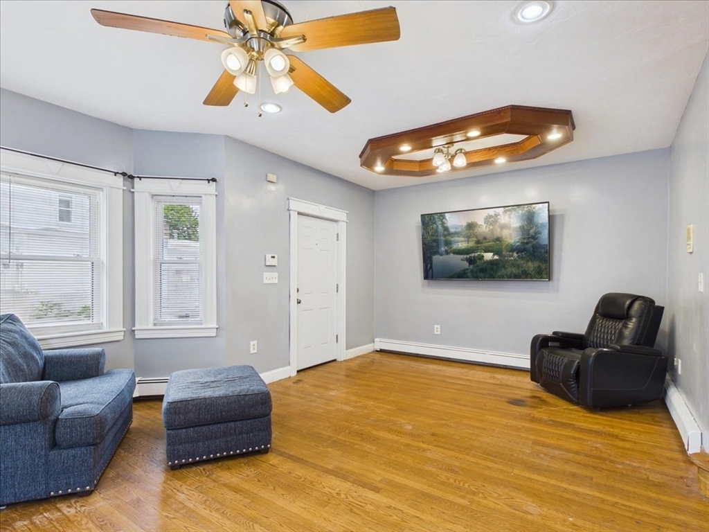 11 Woodrow Ave 11