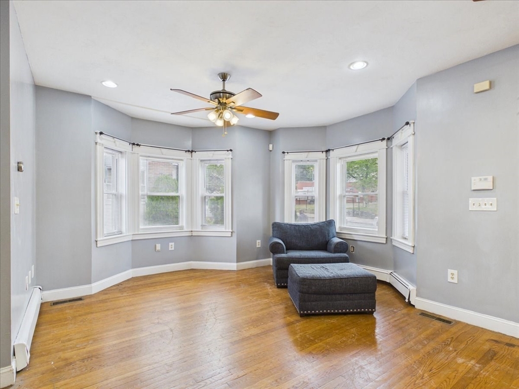 11 Woodrow Ave 11