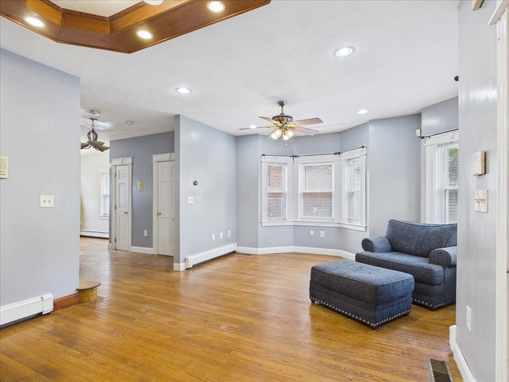 11 Woodrow Ave 11