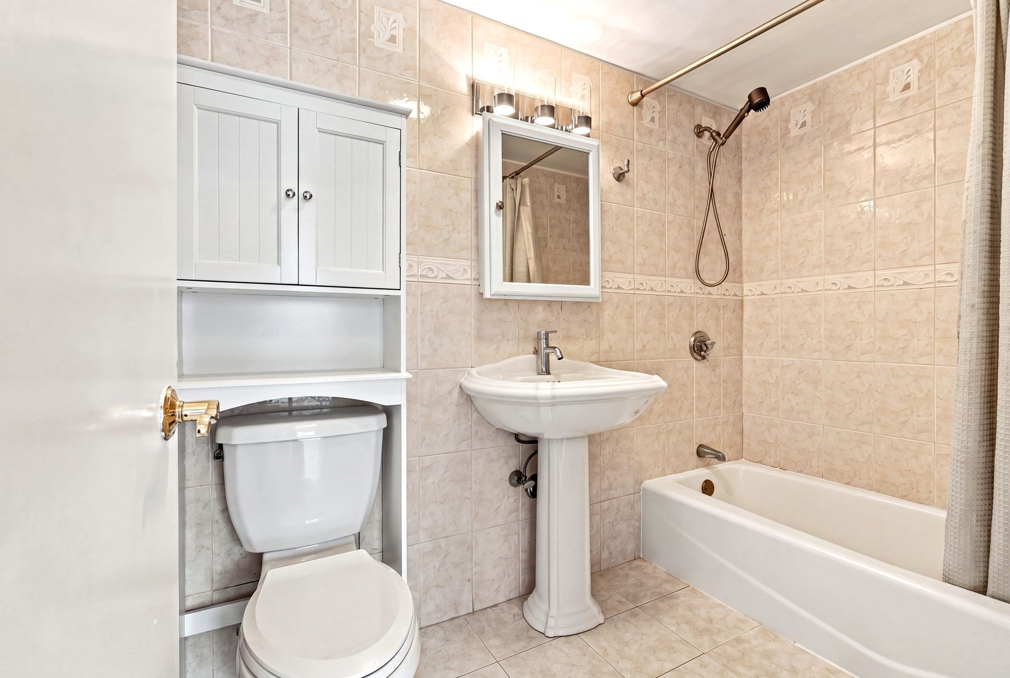20 Hammond Pond Pkwy #208, Newton, MA Photo #19