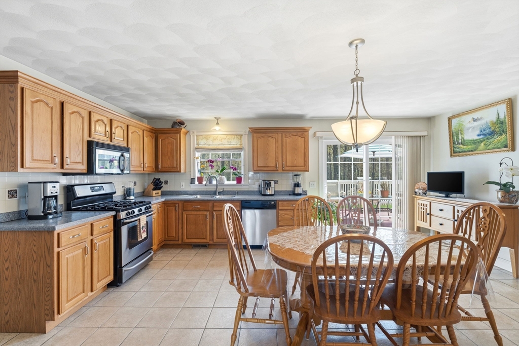 144 Burnside AVE, Seekonk, MA Photo #12