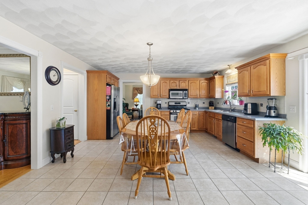 144 Burnside AVE, Seekonk, MA Photo #16