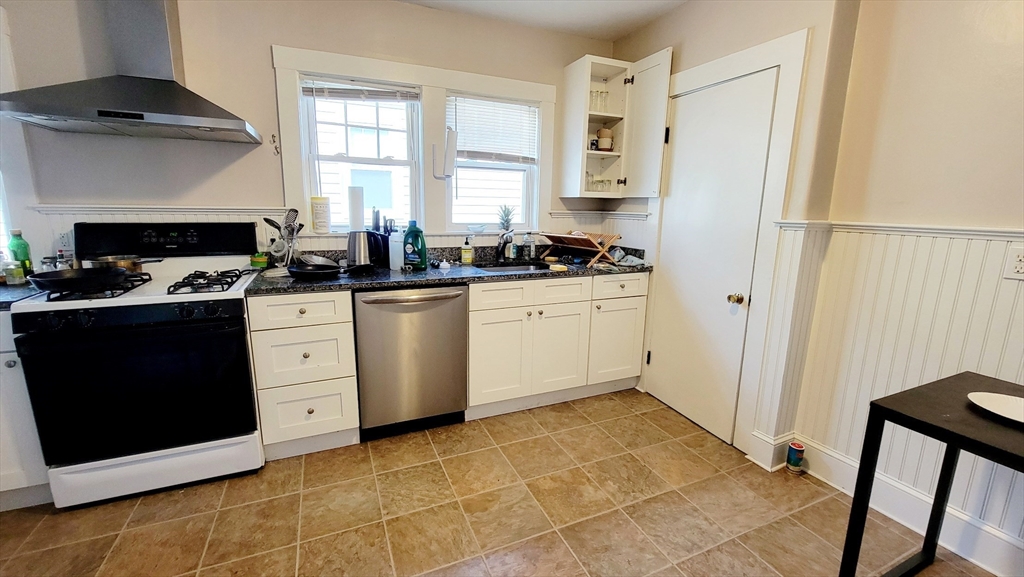 Click for 158 W Adams ST #3, Somerville, MA slideshow