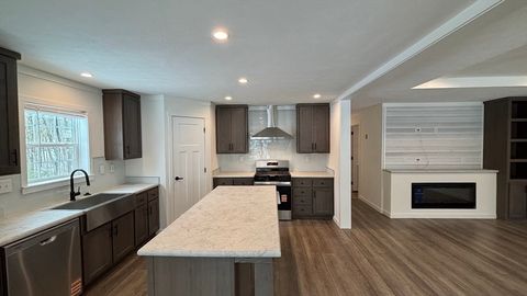 Photo of 22 Pinrock Drive, Sturbridge, MA 01566 (MLS # 73495619)