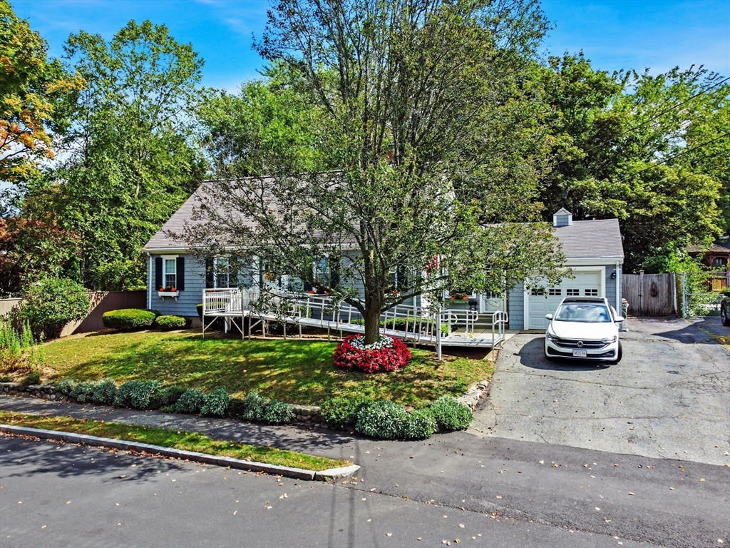 8 Thorndike Rd