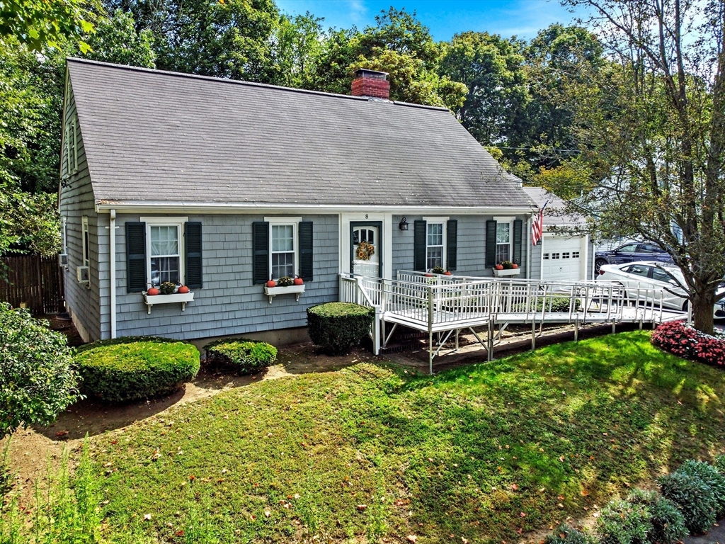 8 Thorndike Rd