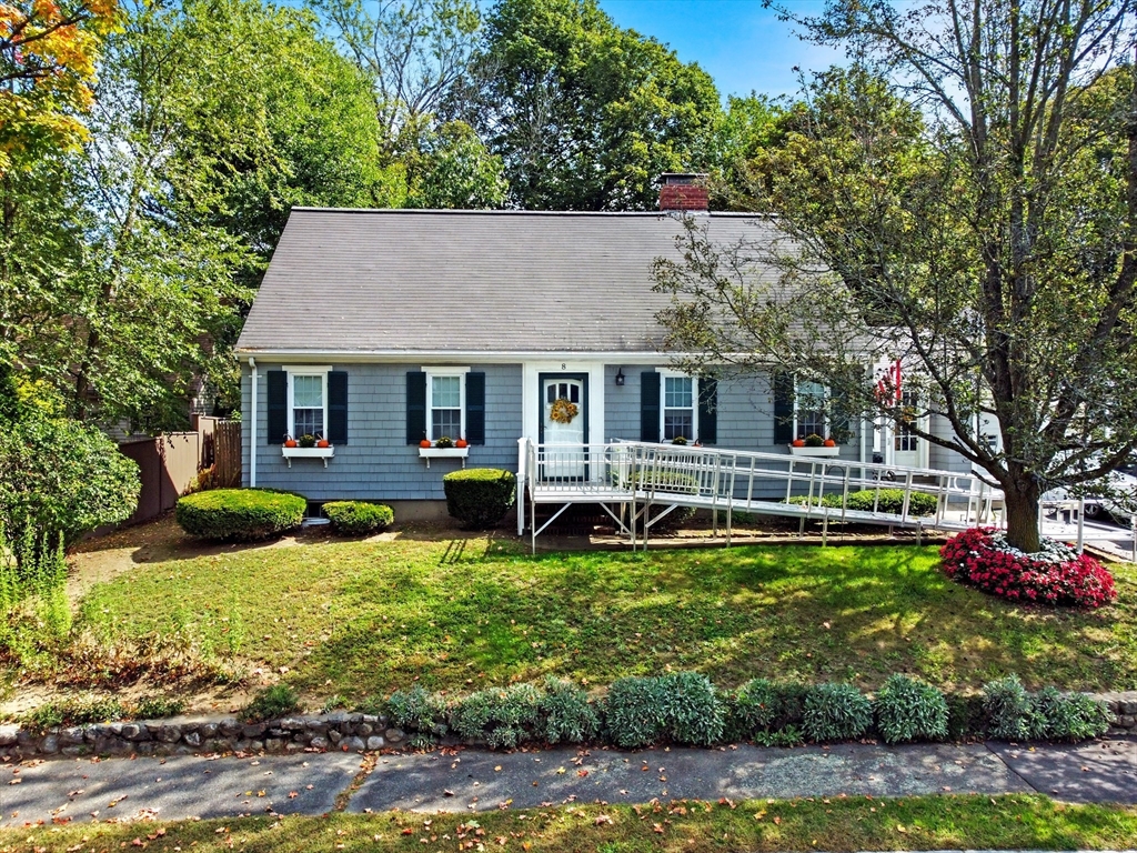 8 Thorndike Rd