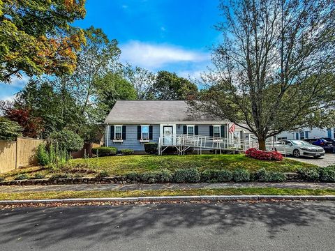 8 Thorndike Rd Wakefield MA 01880