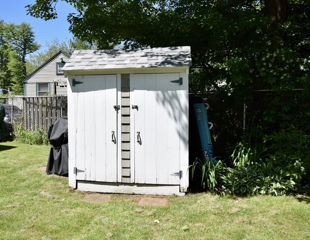 2 Shore Ave, Lakeville, MA Photo #8