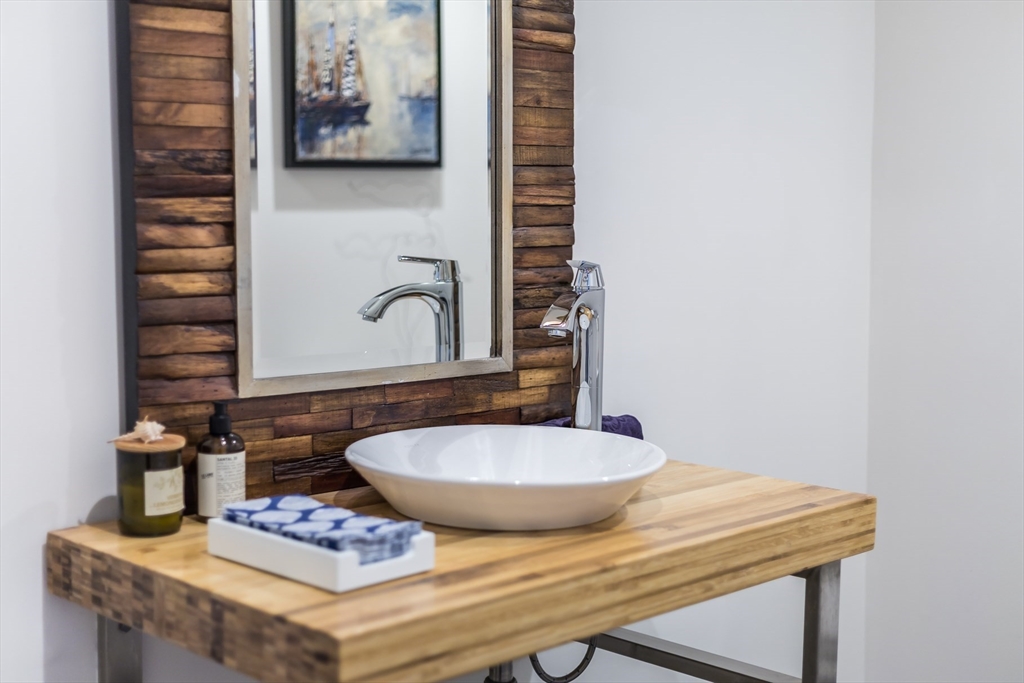 Provincetown, Massachusetts 02657, United States, 4 Bedrooms Bedrooms, ,5 BathroomsBathrooms,Residential,Active,223505