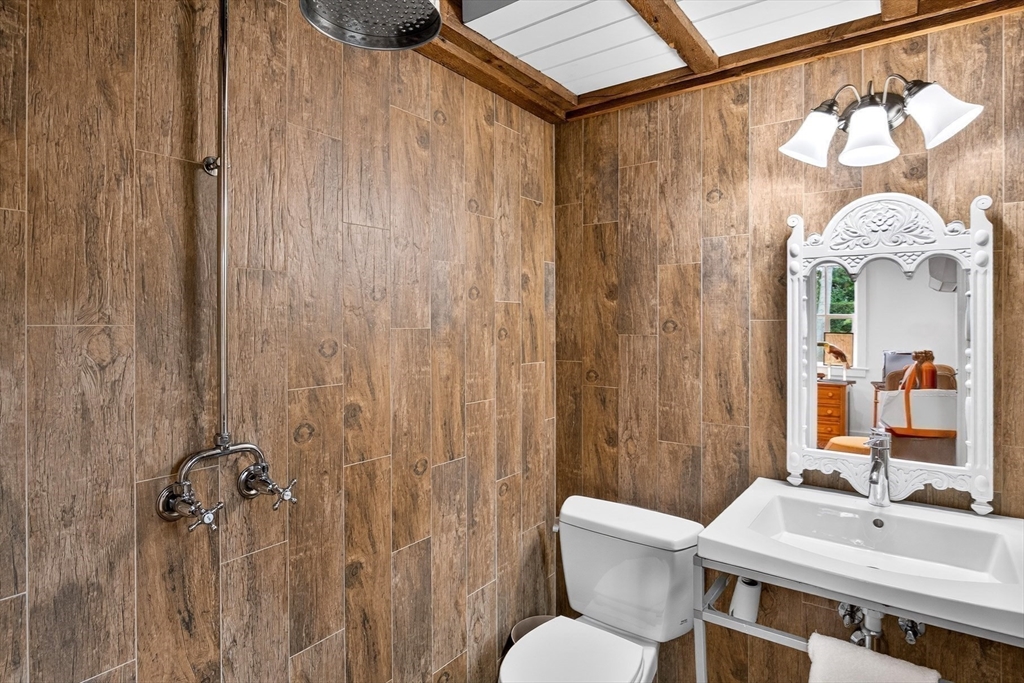 Provincetown, Massachusetts 02657, United States, 4 Bedrooms Bedrooms, ,5 BathroomsBathrooms,Residential,Active,223505