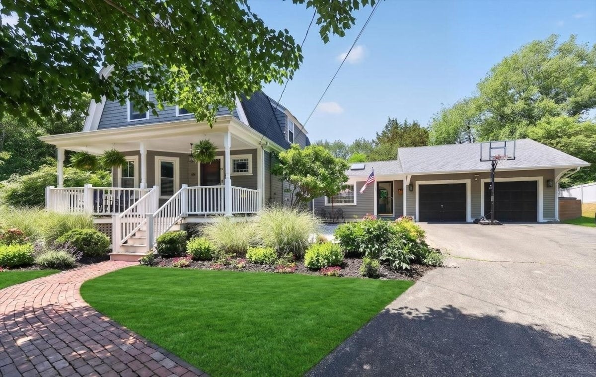 81 Hobart St, Hingham, MA Photo #2