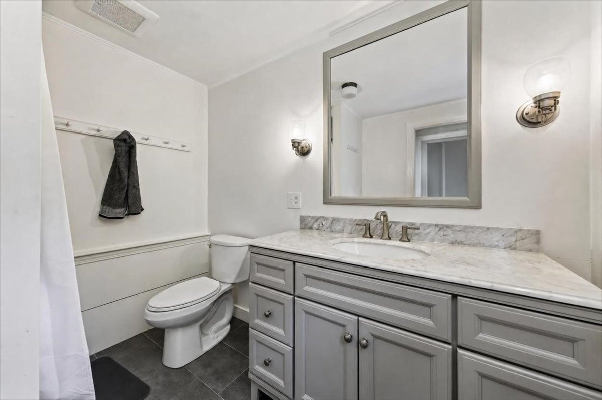 81 Hobart St, Hingham, MA Photo #17