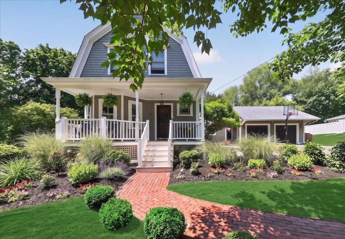 81 Hobart St, Hingham, MA Photo #1