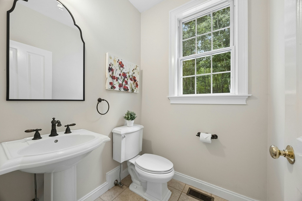 33 Dairy Drive, Upton, MA Photo #18