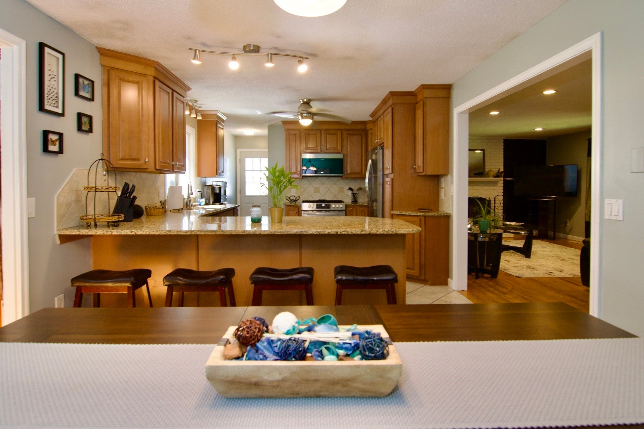 116 Warwick Dr, Ludlow, MA Photo #24