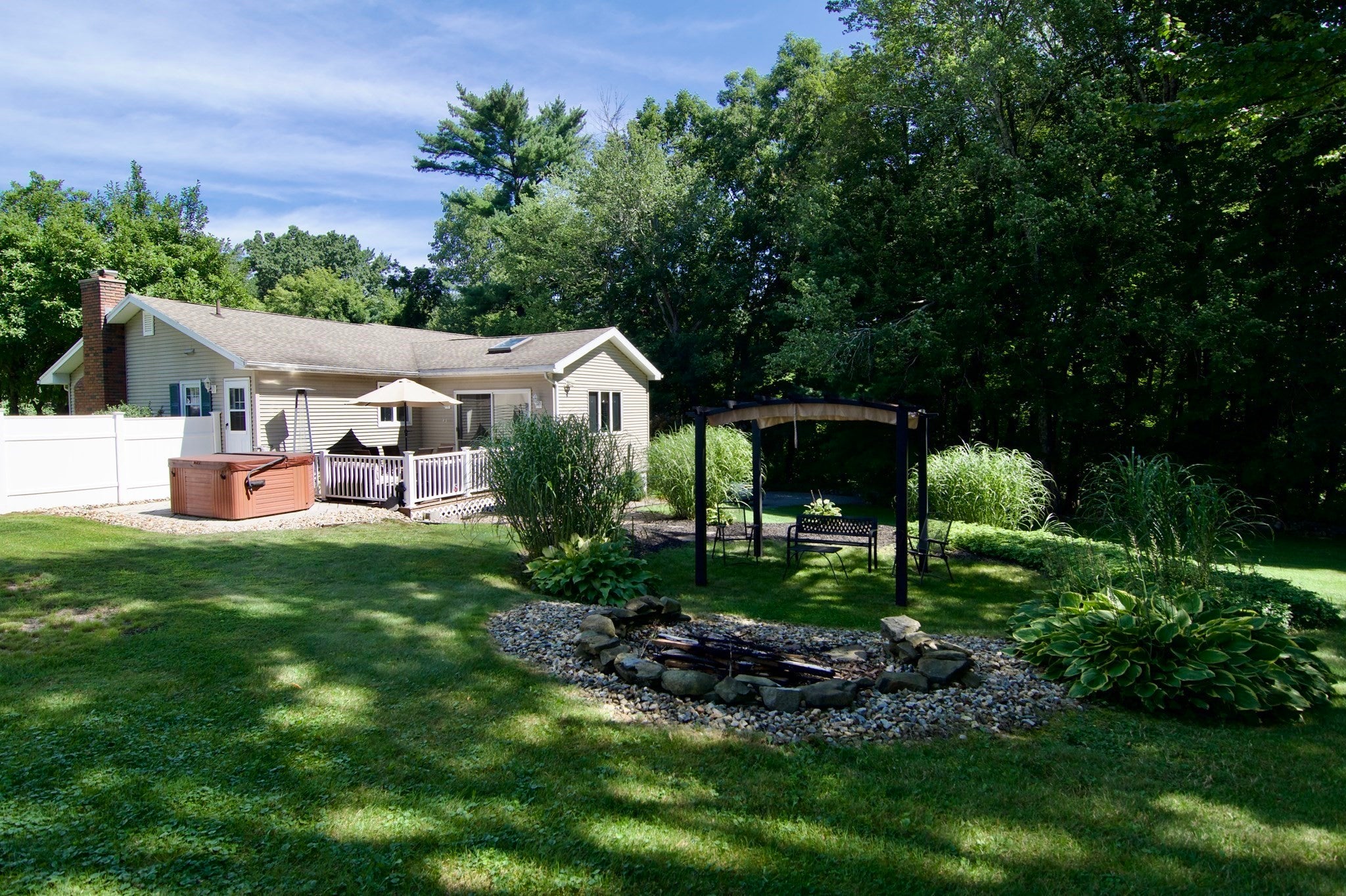 116 Warwick Dr, Ludlow, MA Photo #4