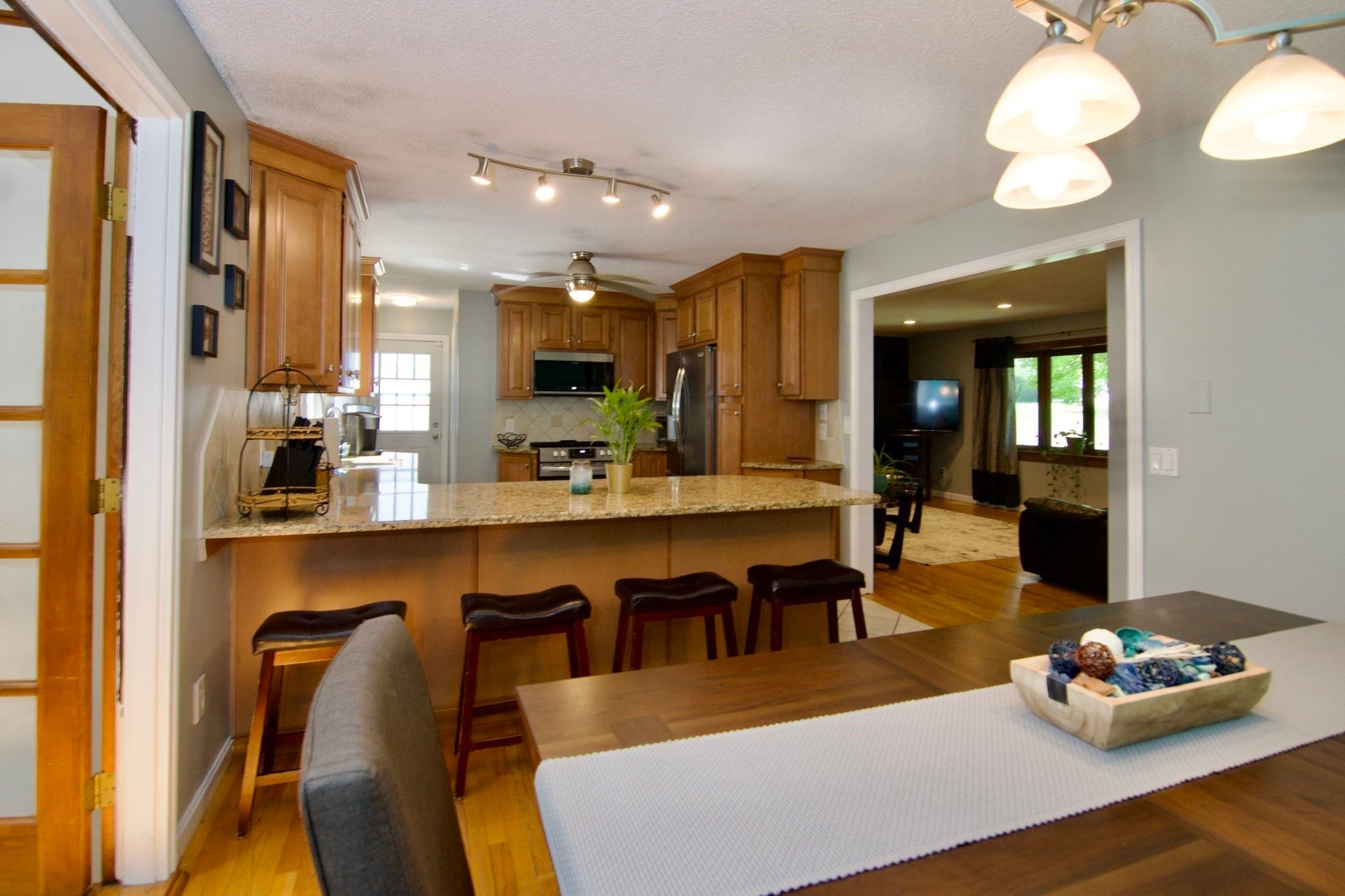 116 Warwick Dr, Ludlow, MA Photo #23