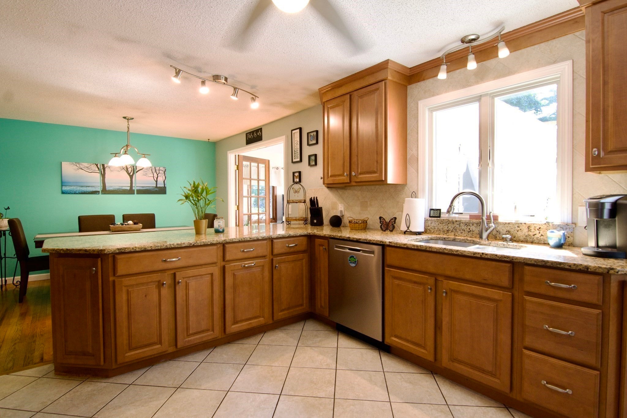 116 Warwick Dr, Ludlow, MA Photo #19