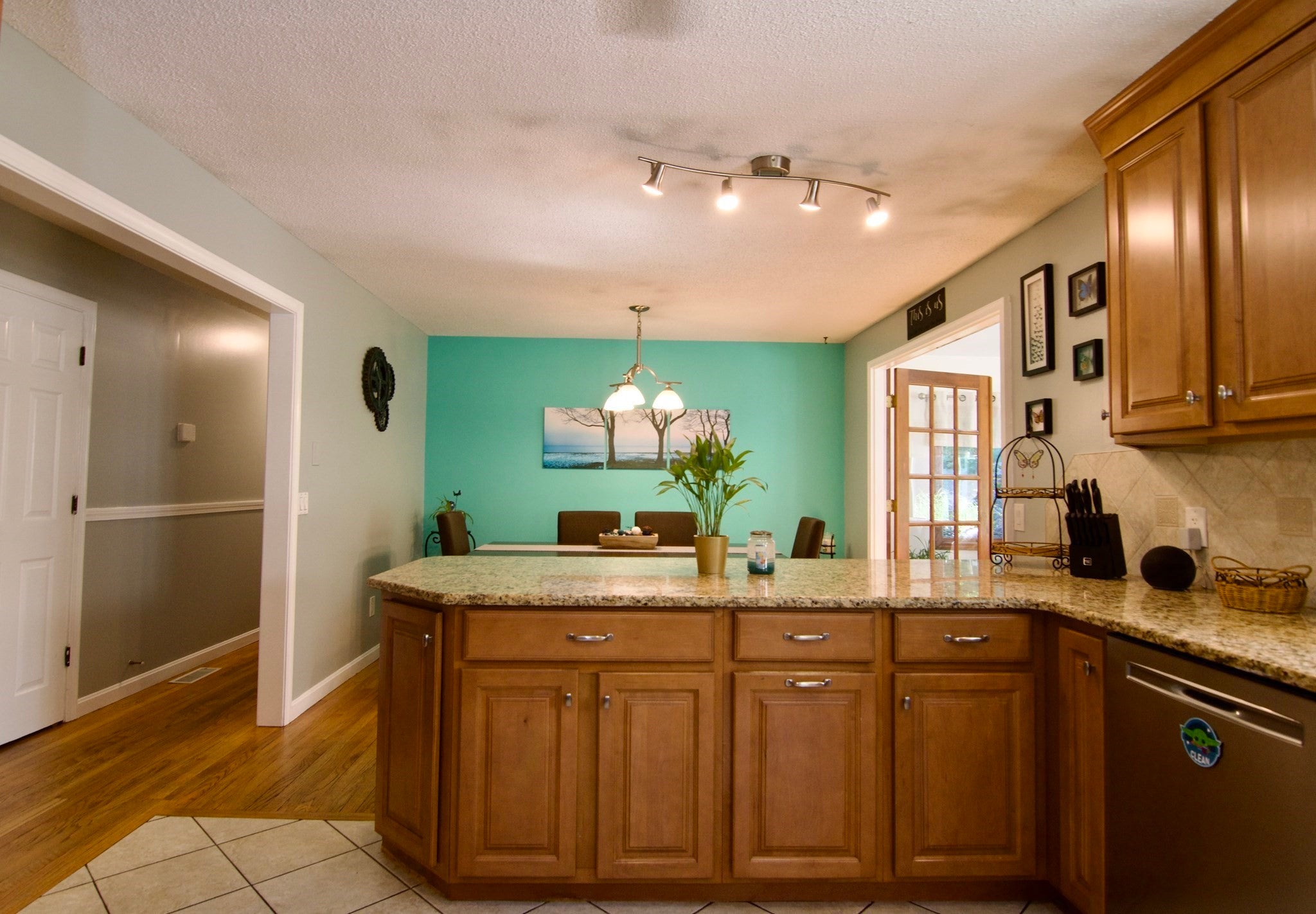 116 Warwick Dr, Ludlow, MA Photo #21