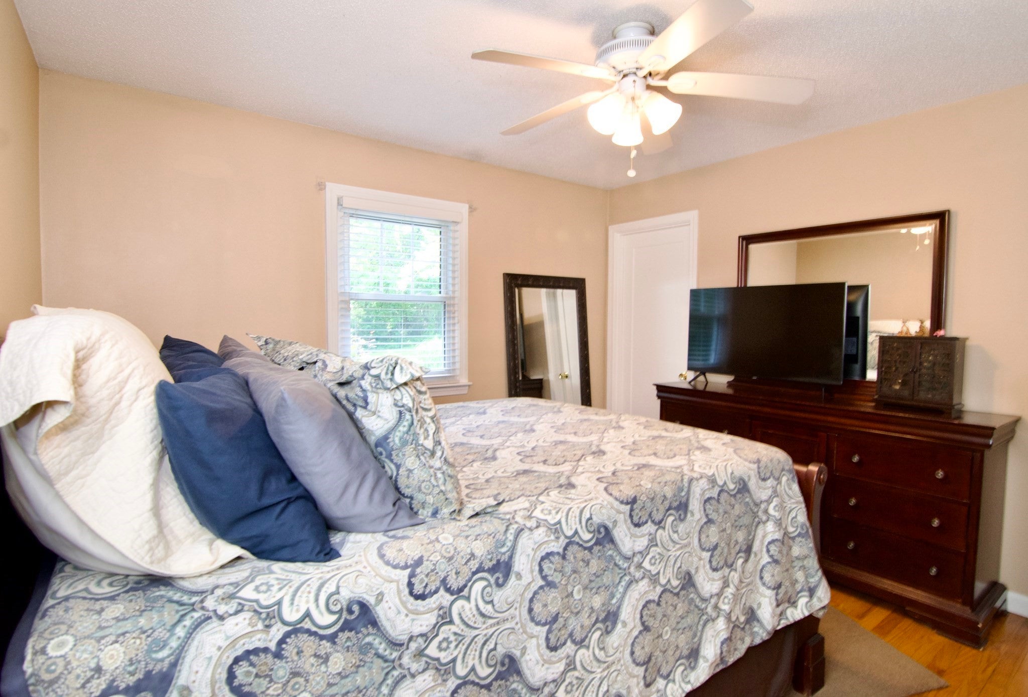 116 Warwick Dr, Ludlow, MA Photo #33