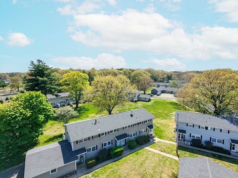68 Honeysuckle Dr 68 Chicopee MA 01022