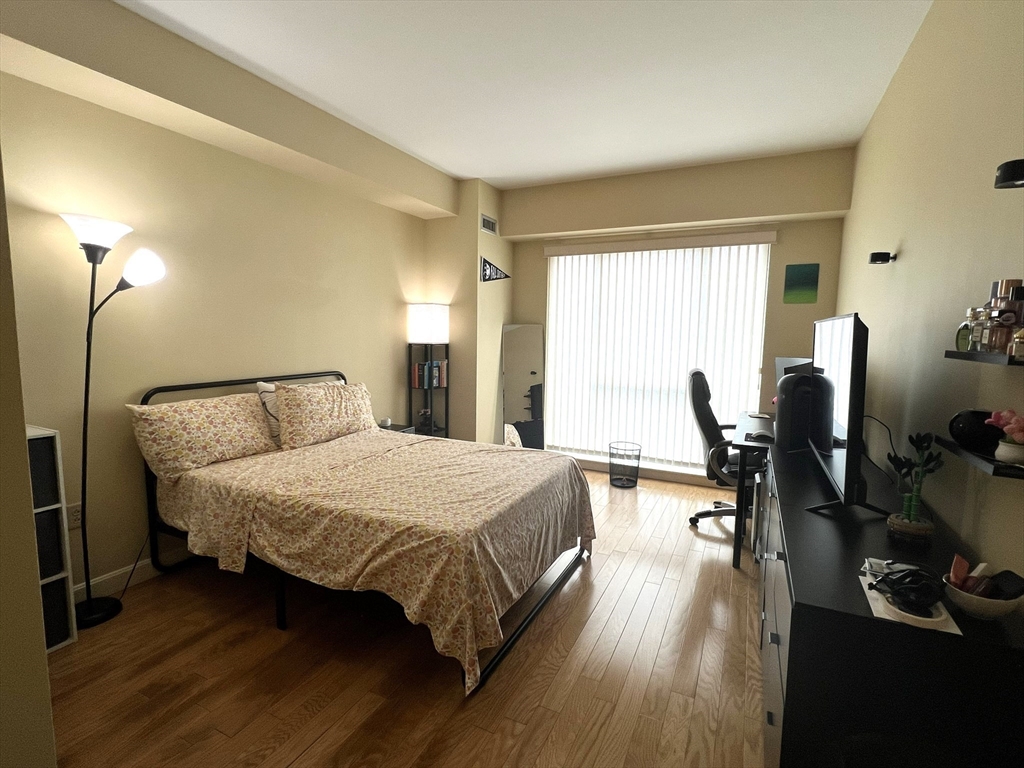 1 Nassau St 1607