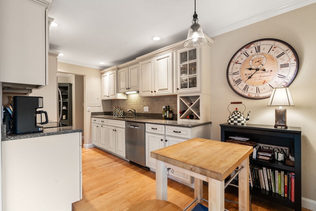 1206 Greendale Ave 214