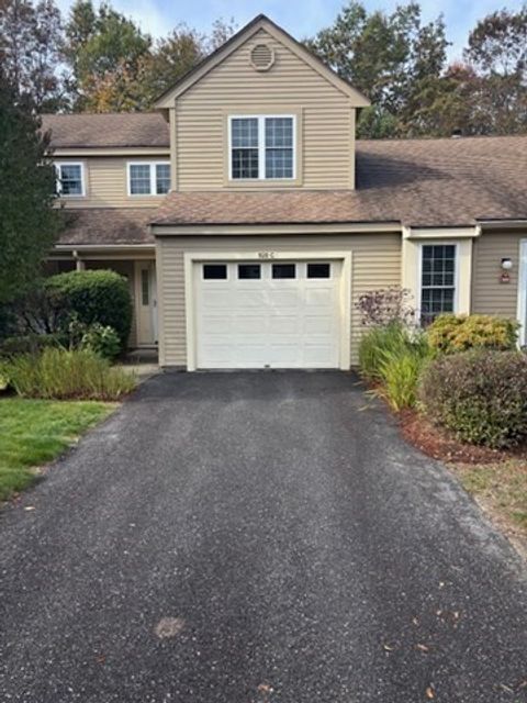 920 Ridgefield Cir C Clinton MA 01510