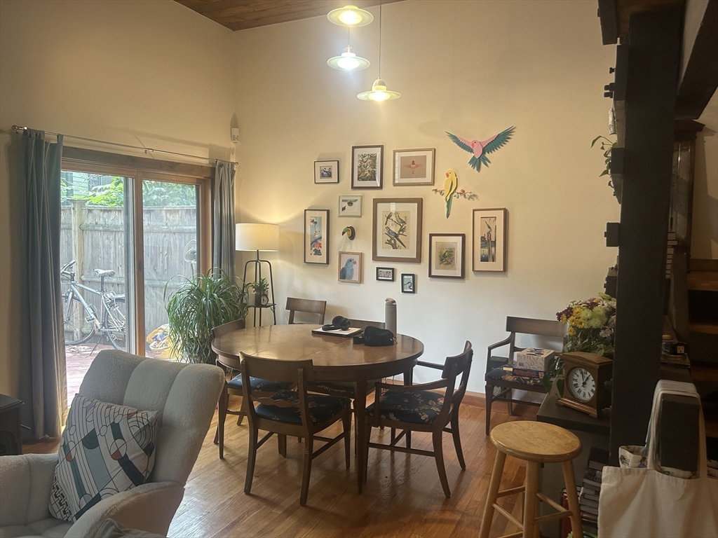 Cambridge, Massachusetts 02141, United States, 2 Bedrooms Bedrooms, ,2 BathroomsBathrooms,Residential,Active,164637