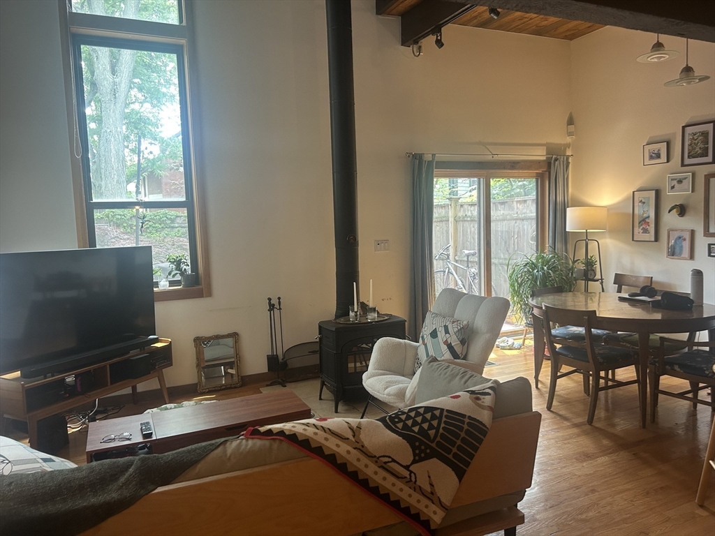 Cambridge, Massachusetts 02141, United States, 2 Bedrooms Bedrooms, ,2 BathroomsBathrooms,Residential,Active,164637