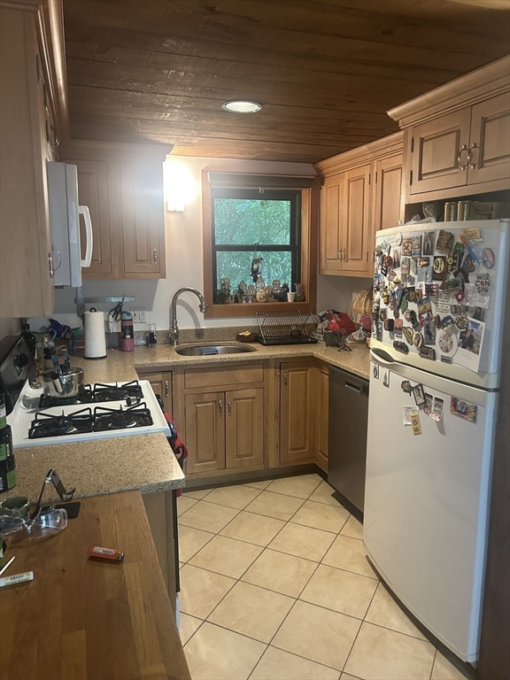 Cambridge, Massachusetts 02141, United States, 2 Bedrooms Bedrooms, ,2 BathroomsBathrooms,Residential,Active,164637