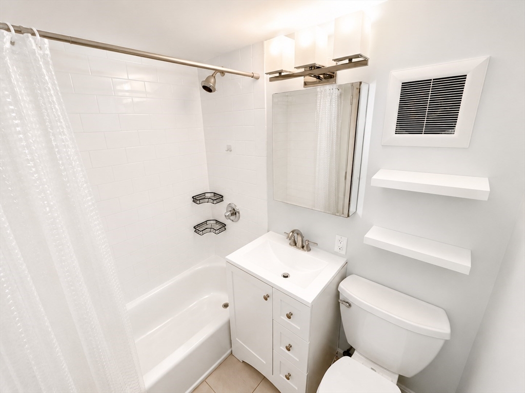 12 Stoneholm St 307