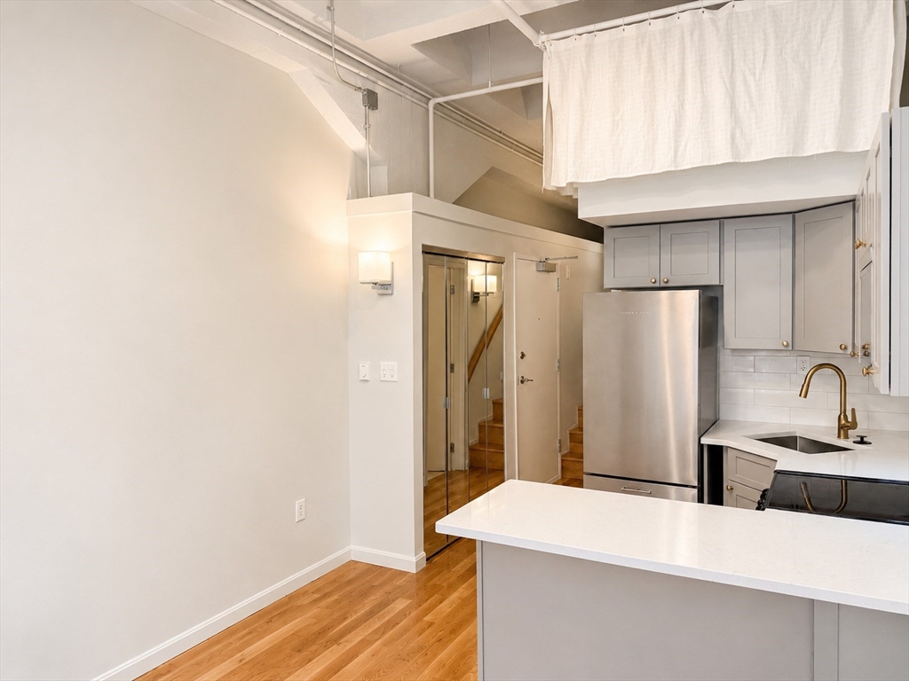 12 Stoneholm St 307