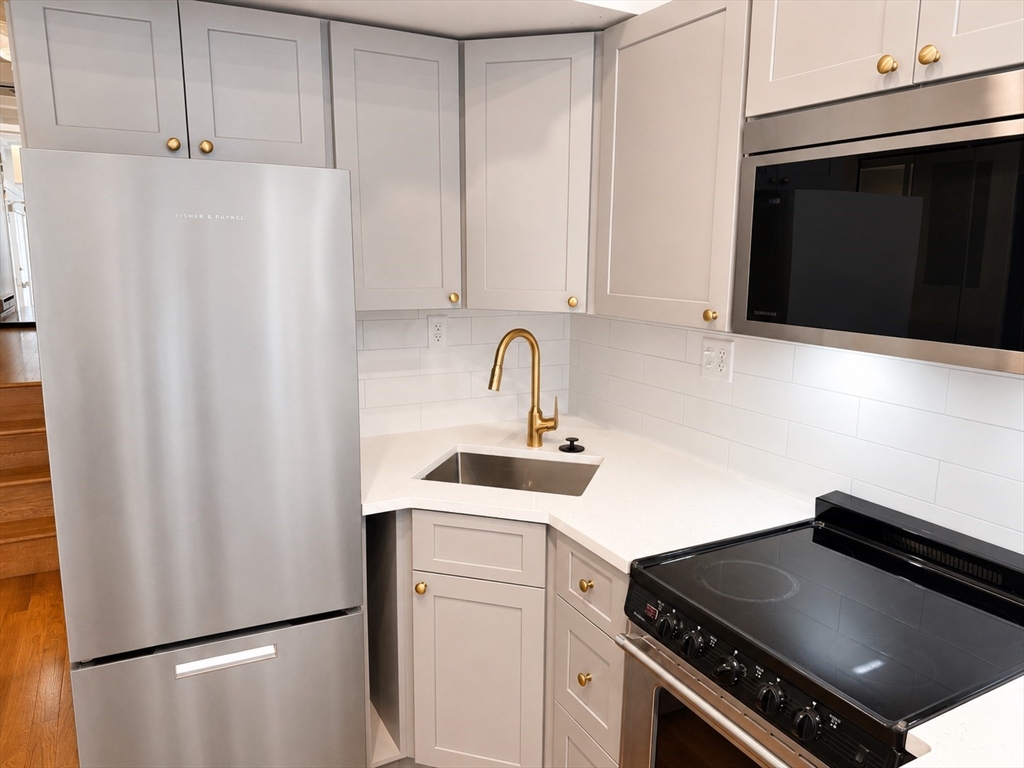 12 Stoneholm St 307