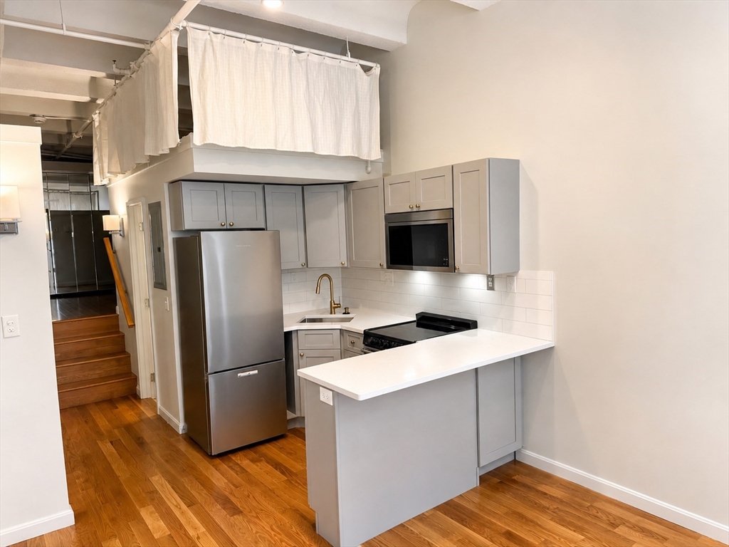 12 Stoneholm St 307