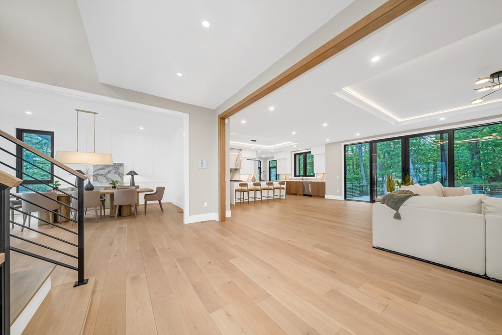 16 Winchester Dr
