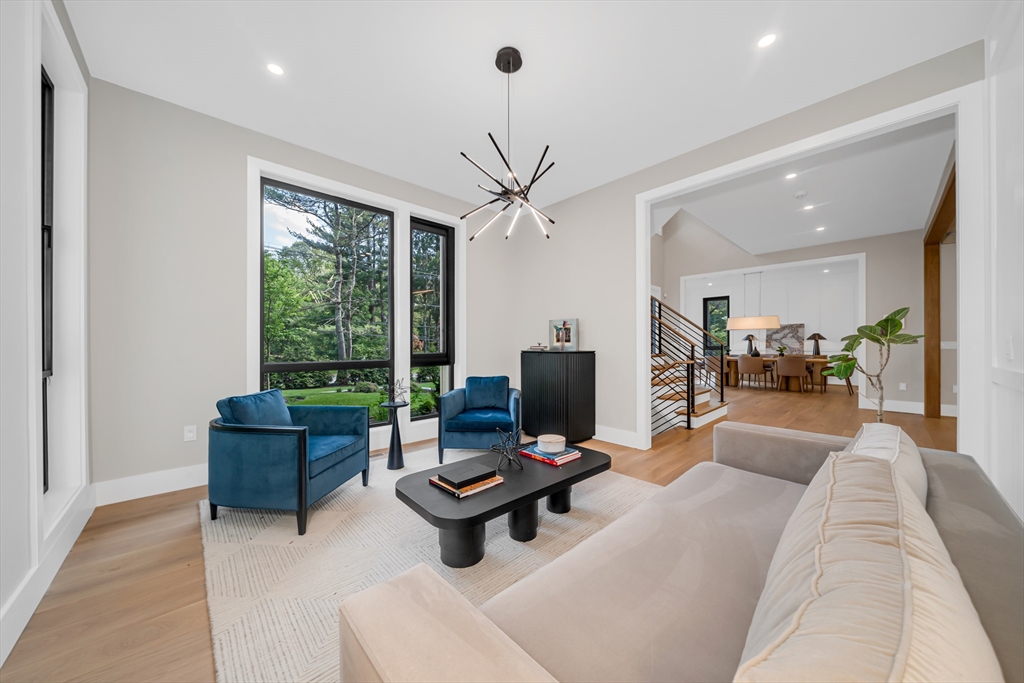 16 Winchester Dr