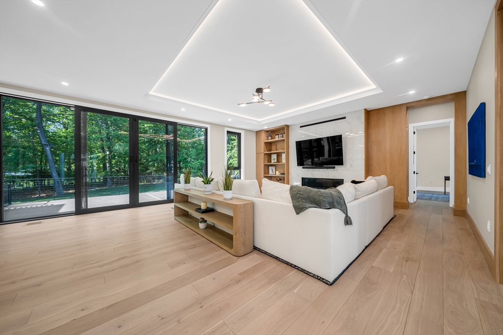 16 Winchester Dr