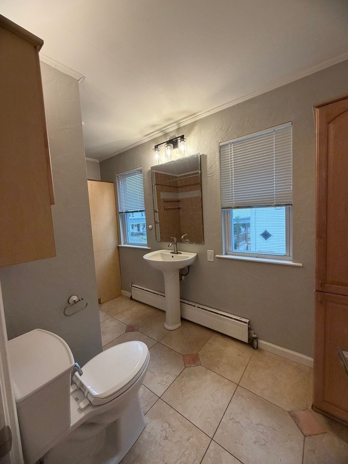 80 Hilton St, Chicopee, MA Photo #16